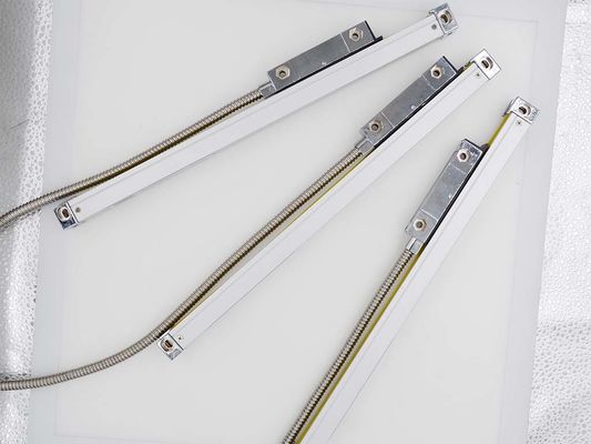 Clase de protección IP67 Encoders ópticos lineales Resolución 5μm Resolución de la pantalla Incremental o Absoluta